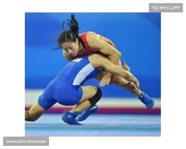 亚运会摔跤场馆现温情一幕：日本选手赛后帮对手整理护具，观众掌声持续一分钟