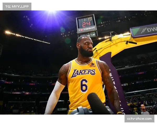 伤情更新:勒沃库森官方确认,主力左边翼卫肌肉轻度拉伤将休战一周